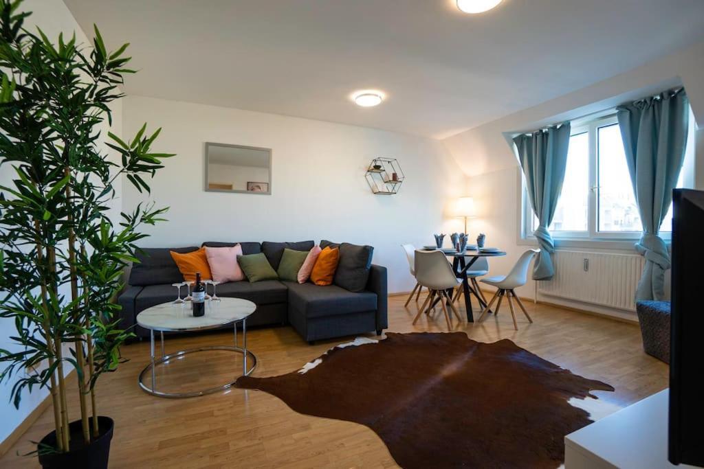 Stylish 2 Floor Penthouse • 15 Min To Center Apartamento Viena